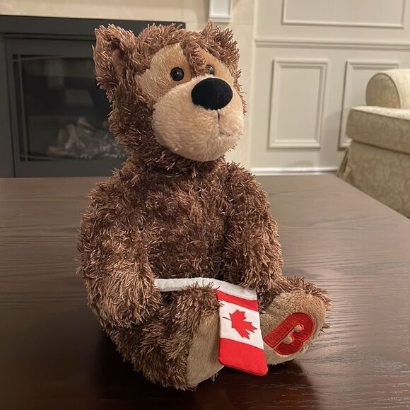 Gund Brickley BRIKL150 GC013BRICK Canada 150 Bear with Canadian Flag EUC 15” - Picture 2 of 9